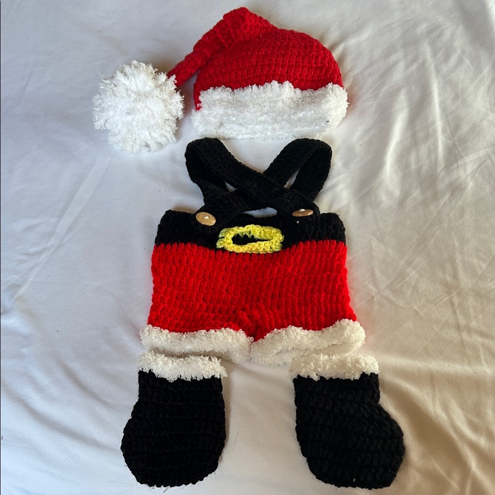 NWOT Newborn 0-3 mo Santa Outfit Hand Crocheted Hat Overalls Boots Gift Photo Op